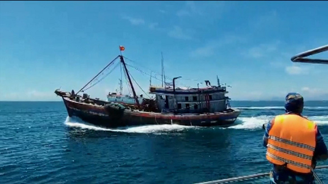 Tập trung thực hiện nhiệm vụ chống khai thác hải sản bất hợp pháp